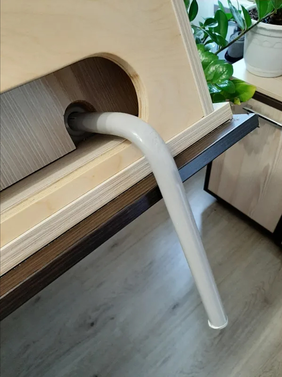 Ножки шкафа кровати поворотные металлические-уценка, повреждения Ножки шкафа кровати поворотные металлические-уценка, повреждения