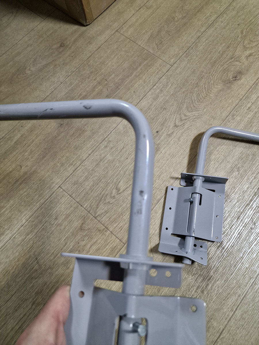 Ножки шкафа кровати поворотные металлические-уценка, повреждения Ножки шкафа кровати поворотные металлические-уценка, повреждения